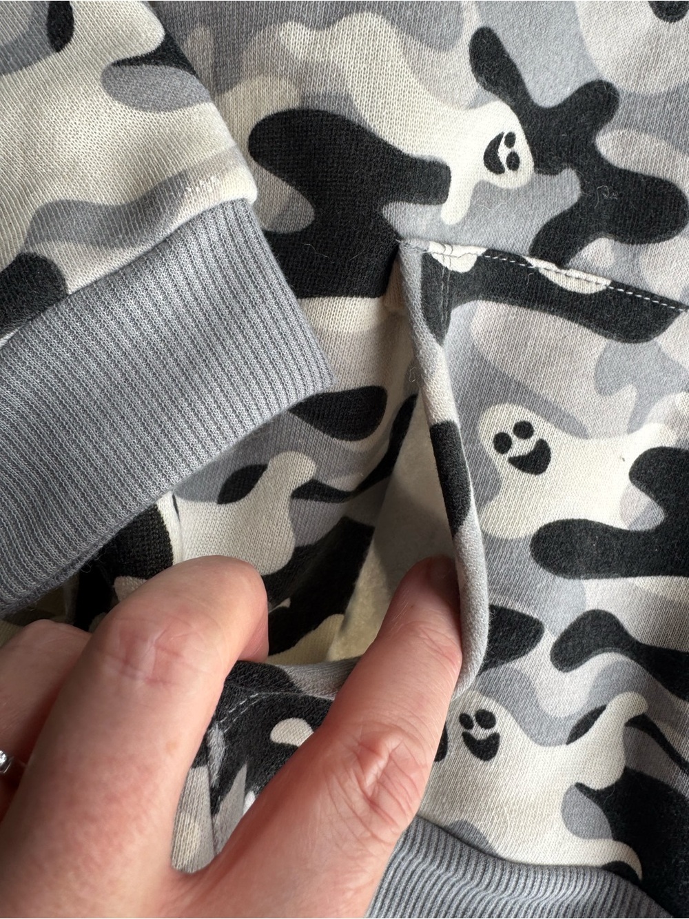 Kids Ghost Camo Sweatshirt & Jogger Set - Gray Black White 5T Halloween - Picture 4 of 10